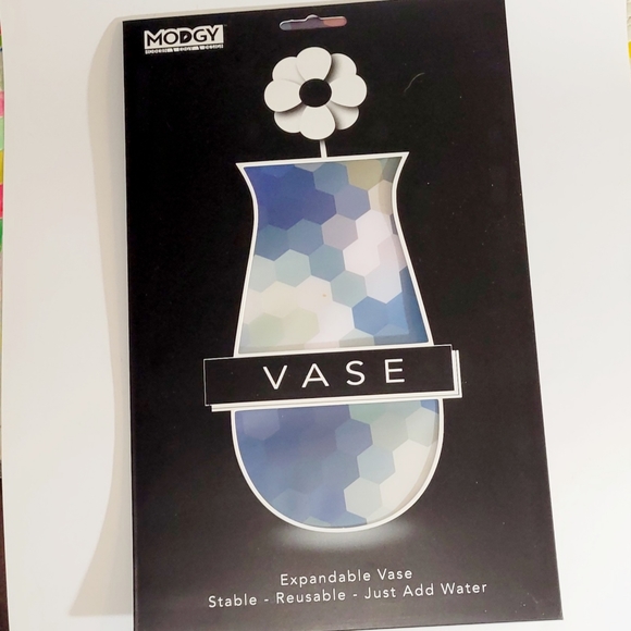 Modgy Expandable Vase, BizzyB Design 66138, Store Flat - Picture 1 of 7